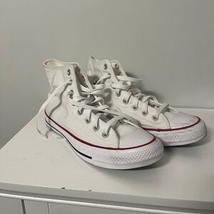 Converse Chuck Taylor color White - Woman’s size 7